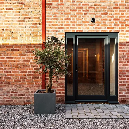 Pigeon House - Unique Barn With Private Garden, Hot Tub And Wood Burner Villa Shrewsbury Exterior photo