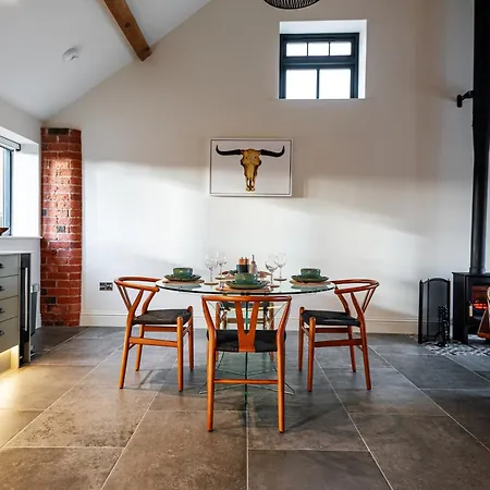 Pigeon House - Unique Barn With Private Garden, Hot Tub And Wood Burner Villa Shrewsbury Exterior photo