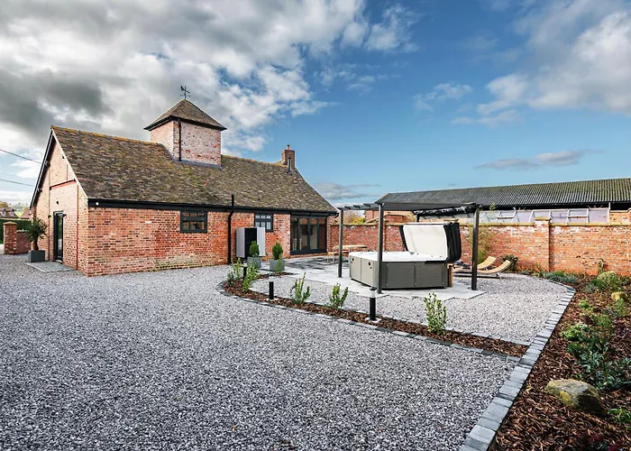 Pigeon House - Unique Barn With Private Garden, Hot Tub And Wood Burner