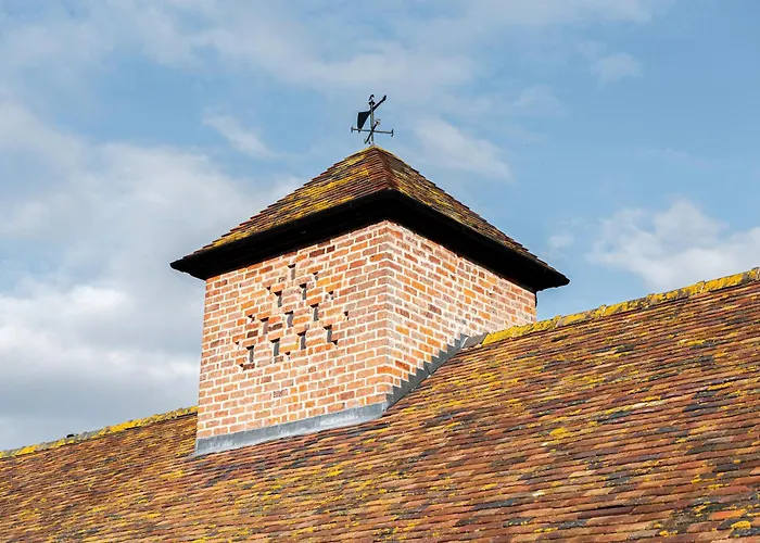 Pigeon House - Unique Barn With Private Garden, Hot Tub And Wood Burner
