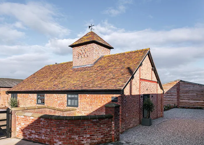 Pigeon House - Unique Barn With Private Garden, Hot Tub And Wood Burner