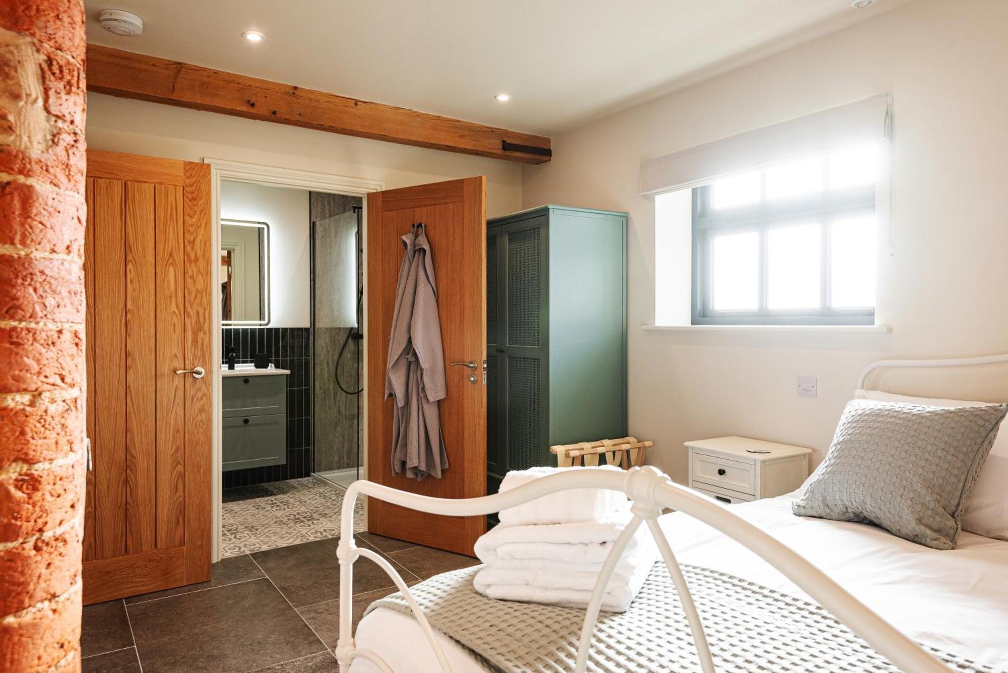Pigeon House - Unique Barn With Private Garden, Hot Tub And Wood Burner Shrewsbury