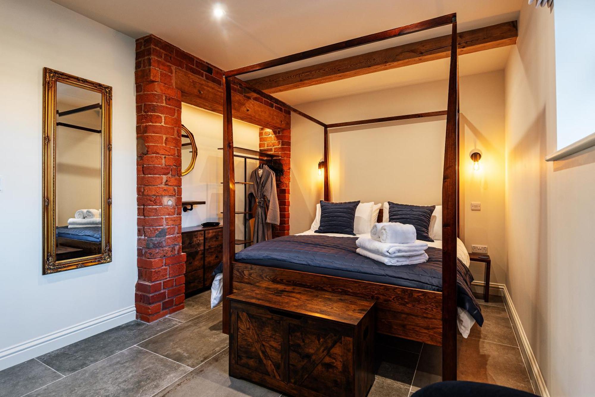 Holiday home Pigeon House - Unique Barn With Private Garden, Hot Tub And Wood Burner