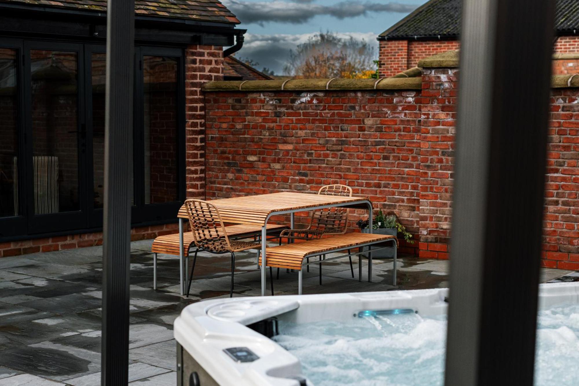 Holiday home Pigeon House - Unique Barn With Private Garden, Hot Tub And Wood Burner Shrewsbury