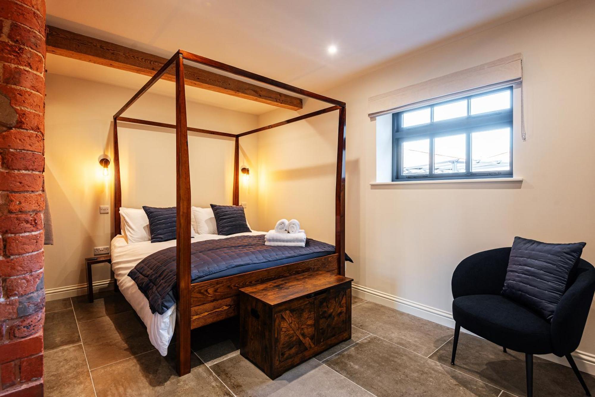 Pigeon House - Unique Barn With Private Garden, Hot Tub And Wood Burner Shrewsbury