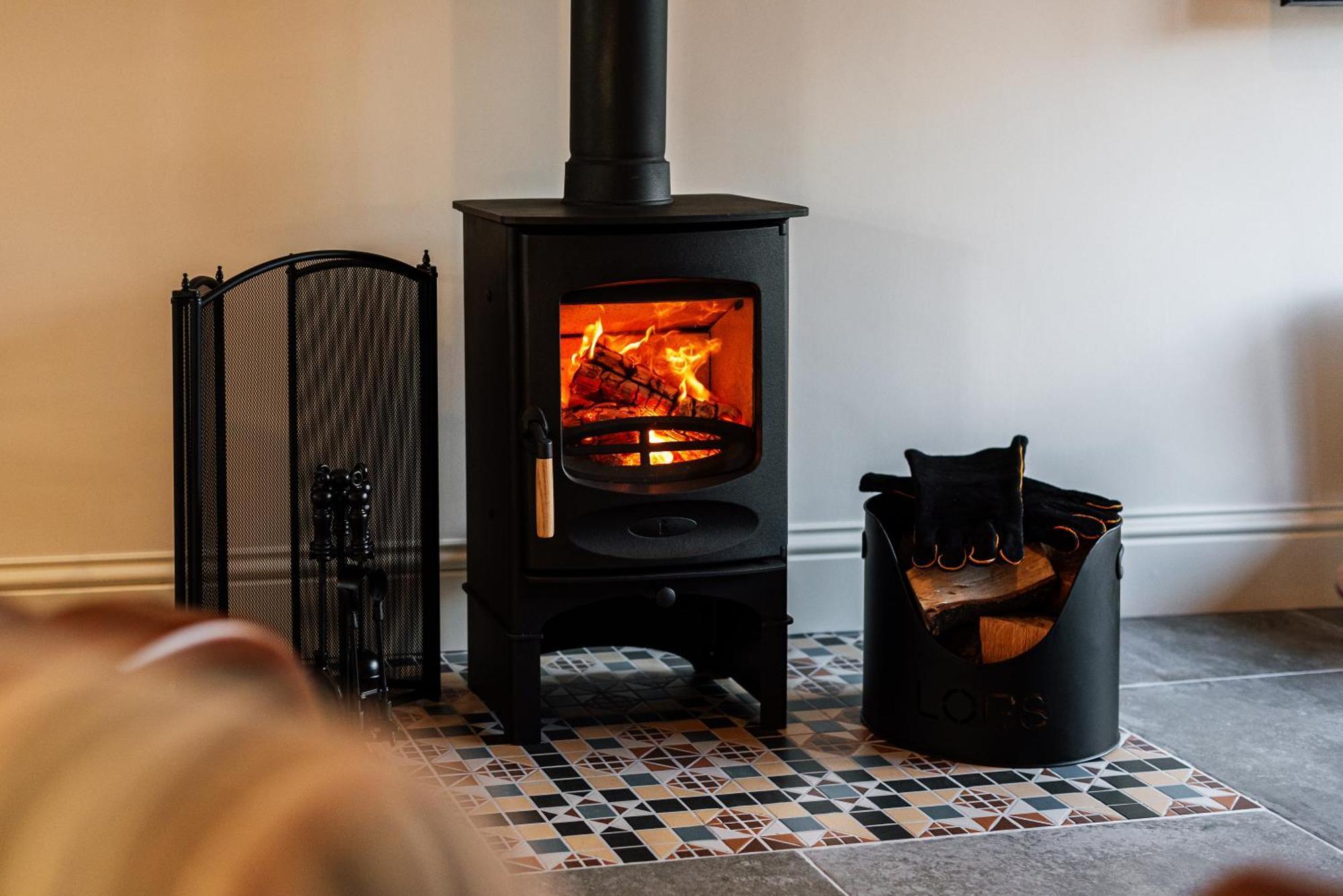 Pigeon House - Unique Barn With Private Garden, Hot Tub And Wood Burner Shrewsbury