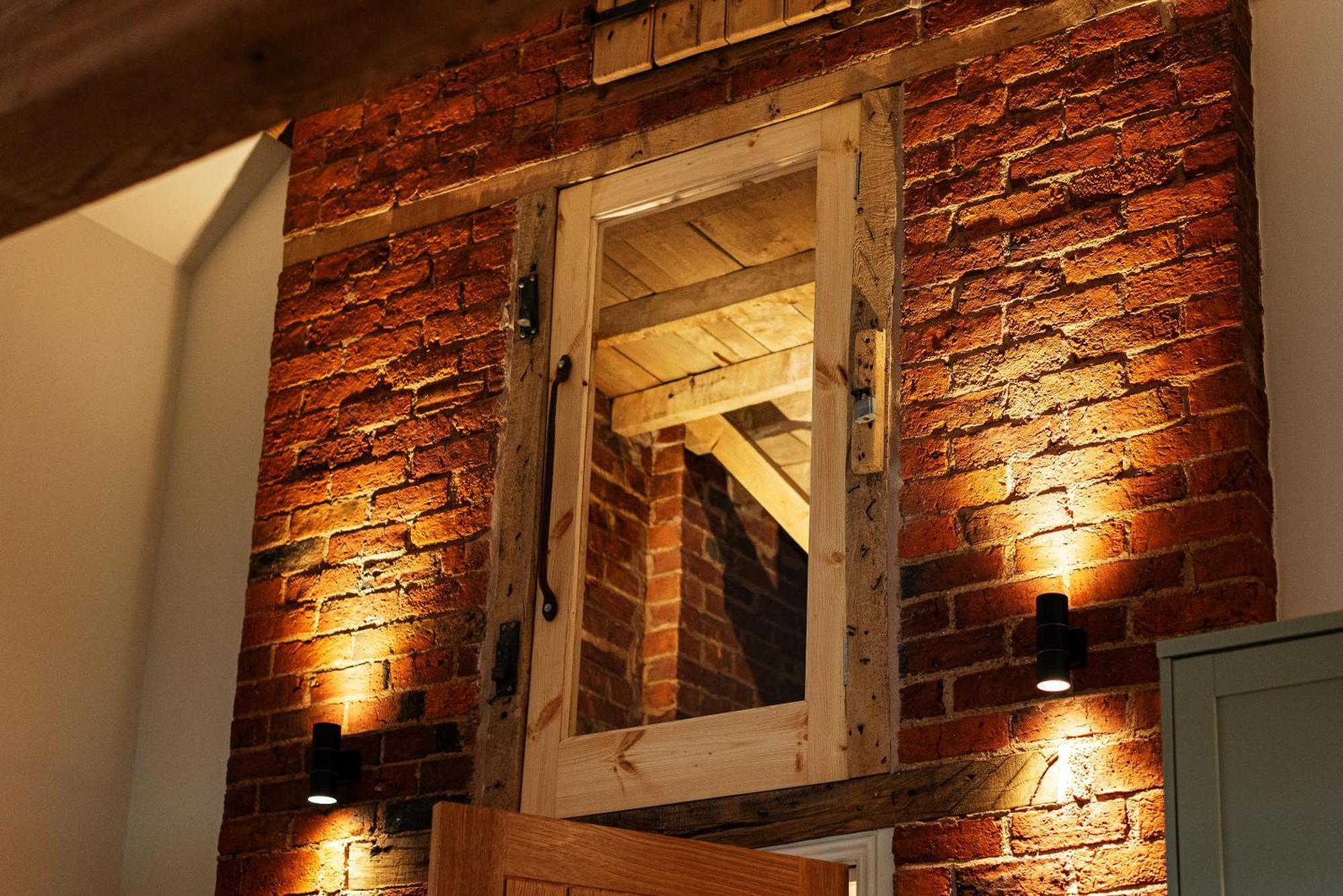 Pigeon House - Unique Barn With Private Garden, Hot Tub And Wood Burner Shrewsbury